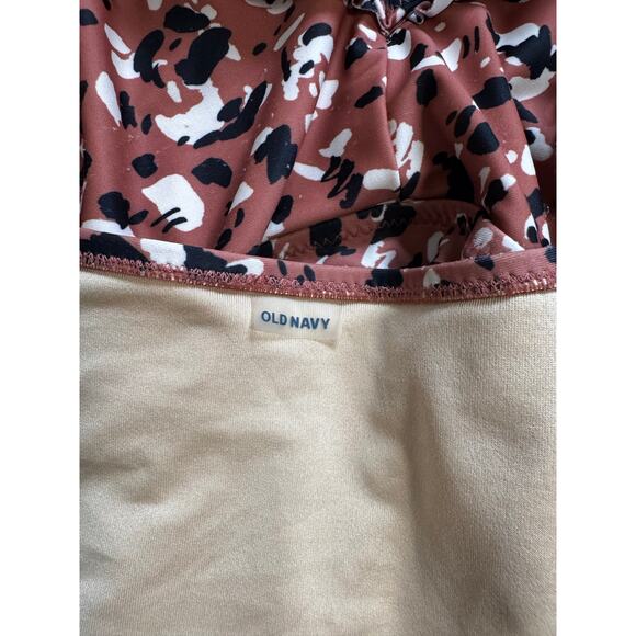 Old Navy Women's Swim Top in Red and Black Print - Picture 4 of 7